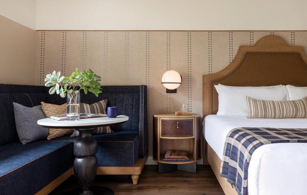 Deluxe King Room interior