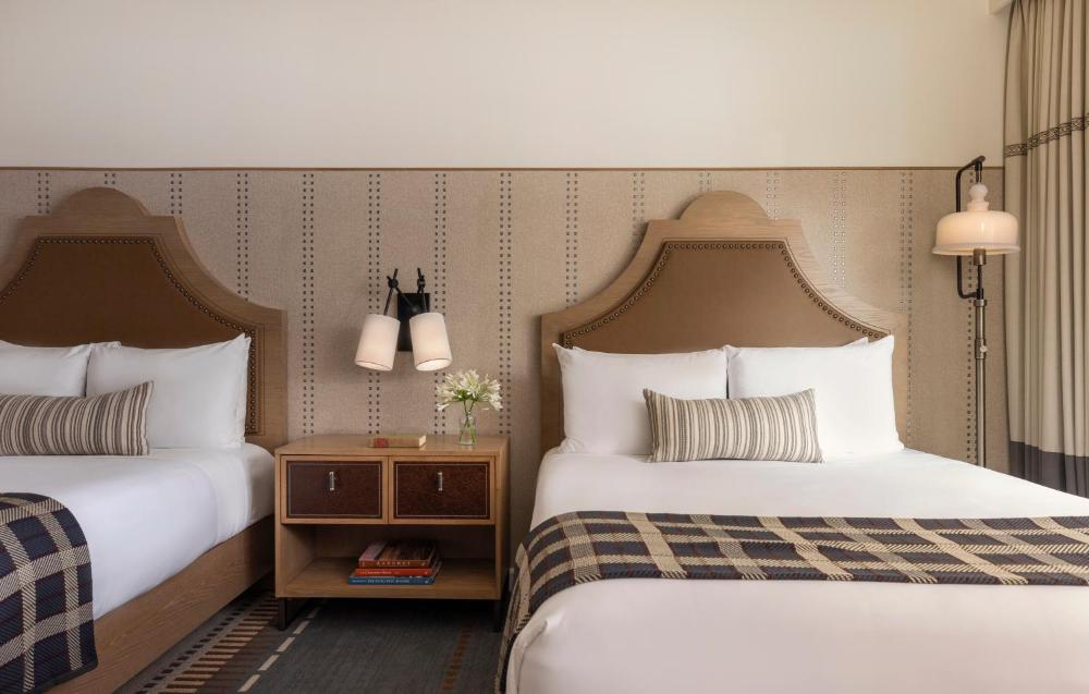Deluxe Queen Room with Two Queen Beds interior
